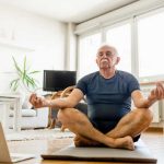 Les bienfaits de la méditation pour les seniors comment retrouver calme et sérénité en quelques minutes par jour