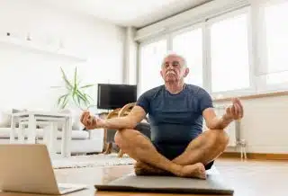 Les bienfaits de la méditation pour les seniors comment retrouver calme et sérénité en quelques minutes par jour