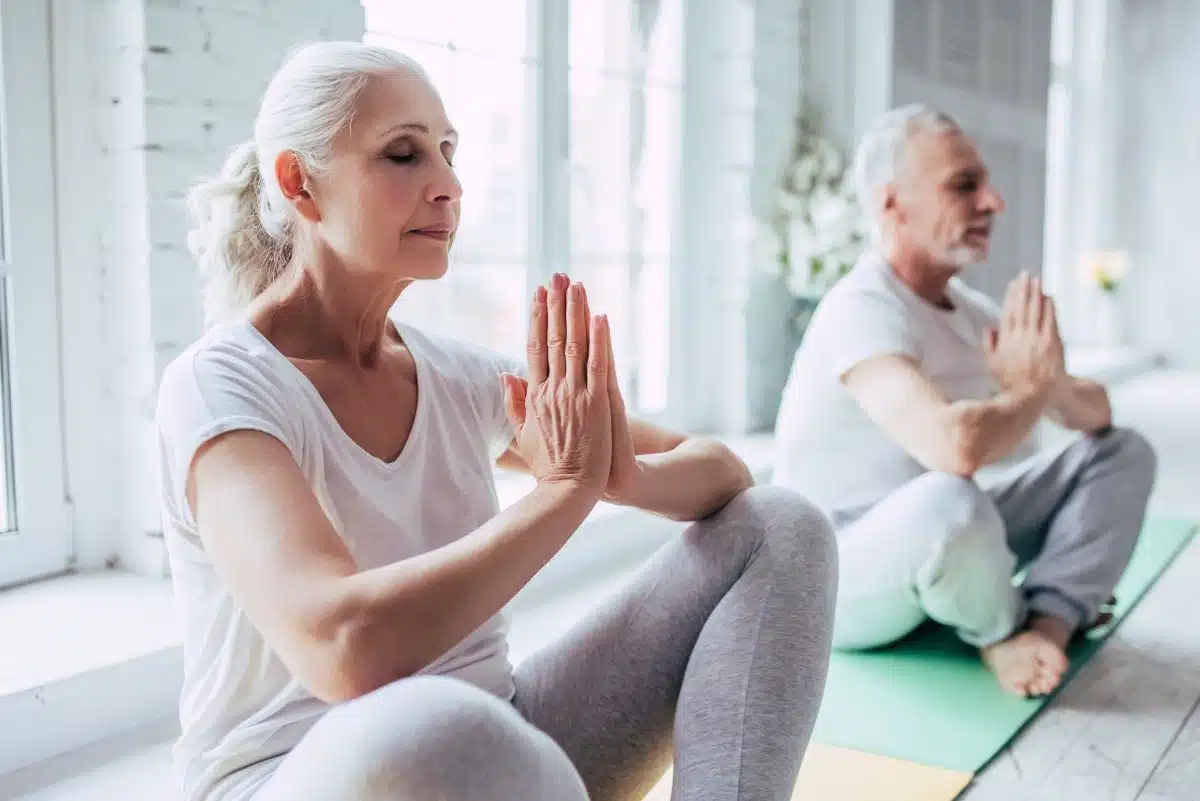 Les bienfaits de la méditation pour les seniors comment retrouver calme et sérénité en quelques minutes par jour